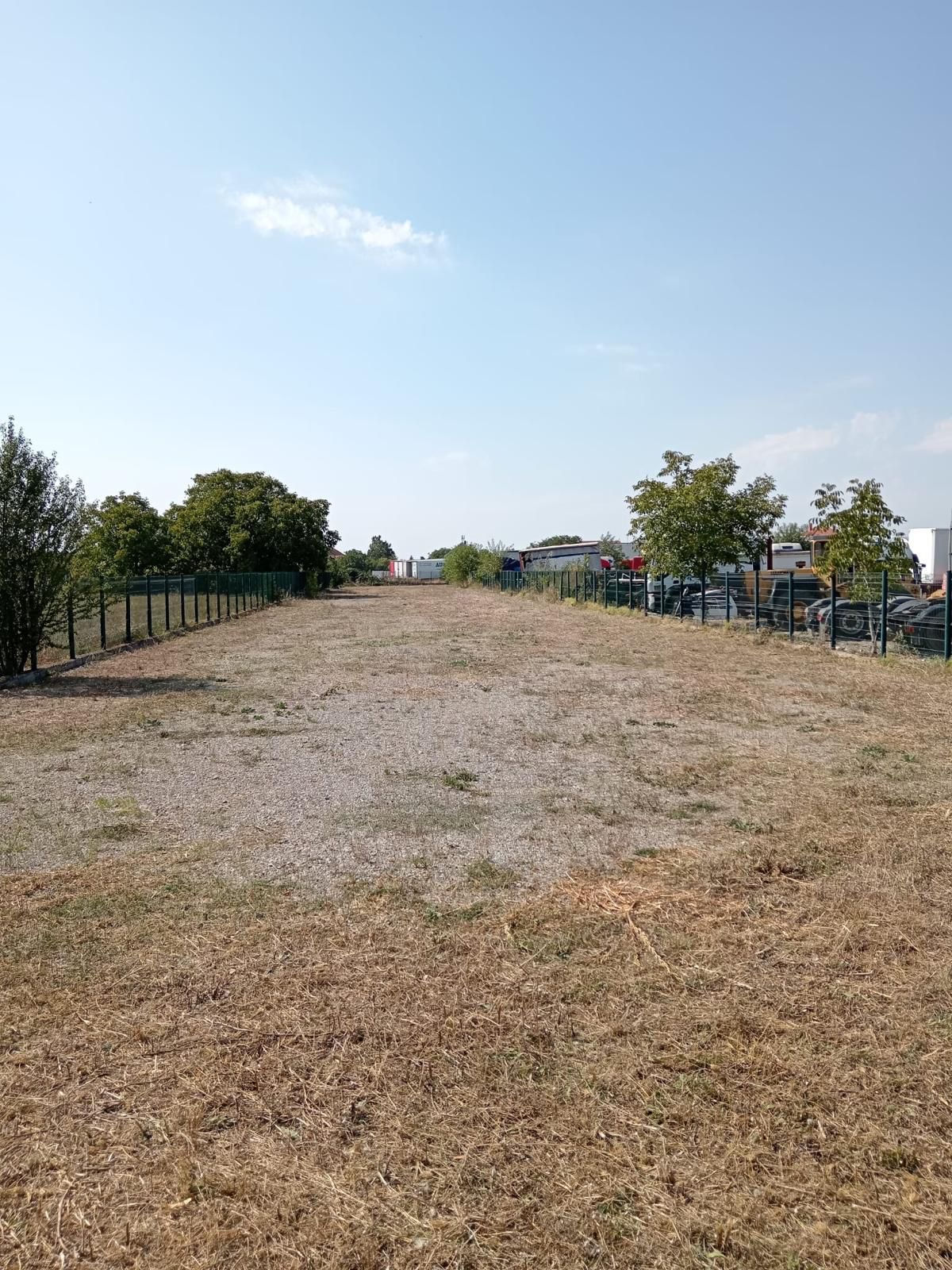 Plac posle košenja – sređena, pokošena i uredna trava